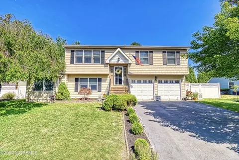 40 Bristlecone Dr, Howell, NJ 07731