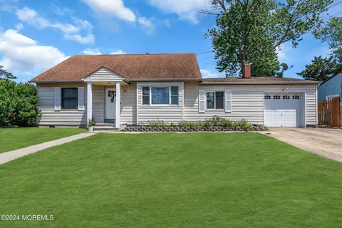 955 Gloucester Dr, Toms River, NJ 08753