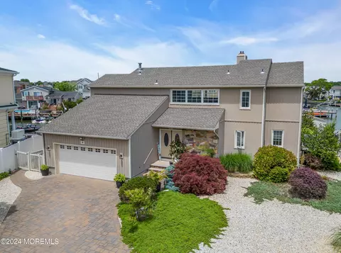 34 Freeman Ct, Toms River, NJ 08753