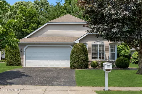 3555 Vicari Ave, Toms River, NJ 08755