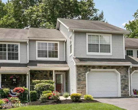 15 Steward Ct, Tinton Falls, NJ 07753