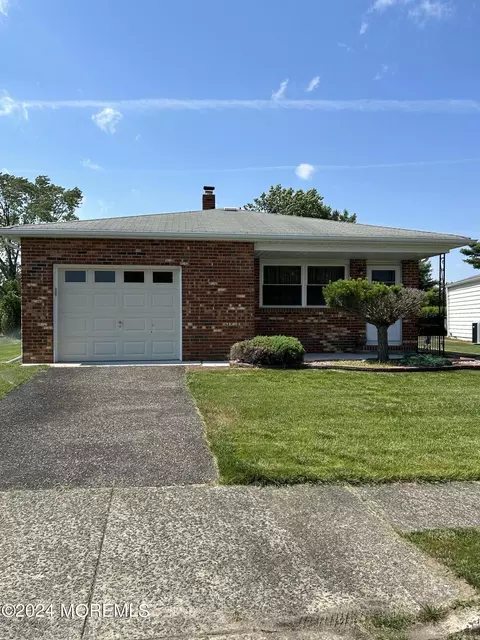 112 Liberta Dr, Toms River, NJ 08757