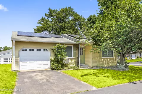 33 Keene St #70, Whiting, NJ 08759