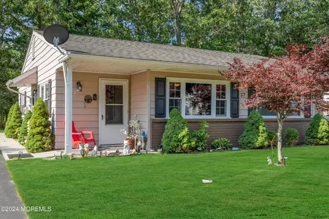 37 Arizona Ave #B, Whiting, NJ 08759