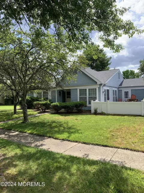 633 Devonshire Ln #A, Manchester, NJ 08759