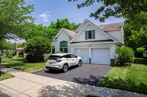 40 Londonberry Dr, Holmdel, NJ 07733