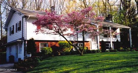 40 Elm St, Jackson, NJ 08527