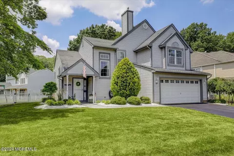 28 Rosewood Dr, Howell, NJ 07731
