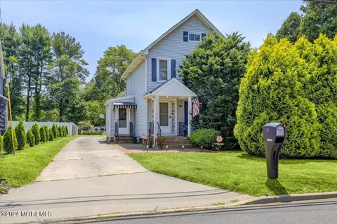 180 Dutch Lane Rd, Freehold, NJ 07728