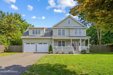 18 Orchard St, Tinton Falls, NJ 07724