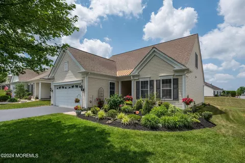 6 Ascot Ln, Manchester, NJ 08759