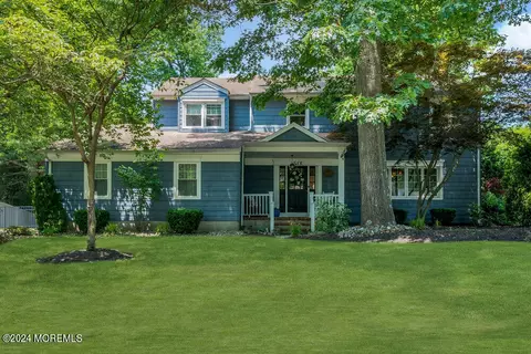 6 Omega Ct, Middletown, NJ 07748
