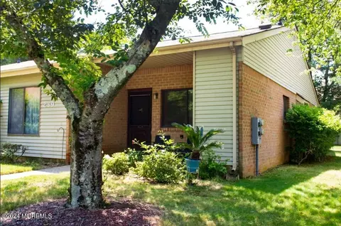 239 Medford Ct #D, Manalapan, NJ 07726