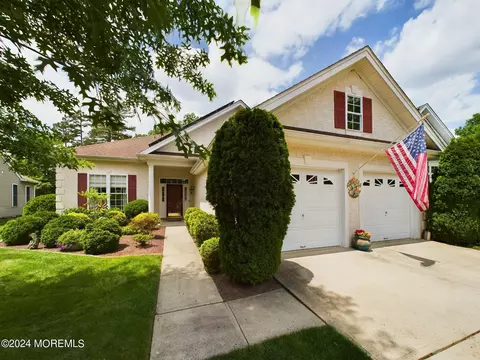 18 Hazeltine Ln, Jackson, NJ 08527