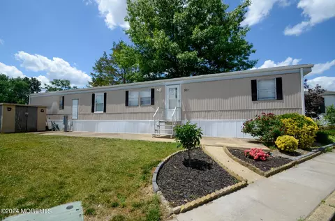511 5th St, Jackson, NJ 08527