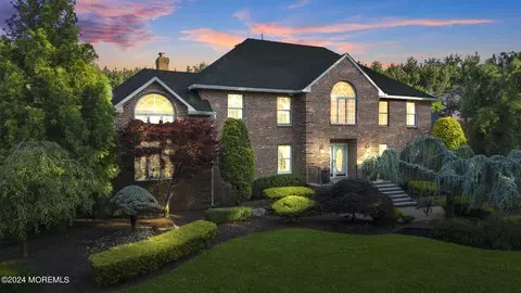 25 Shira Ln, Manalapan, NJ 07726