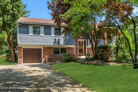 93 Woodcrest Dr, Freehold, NJ 07728