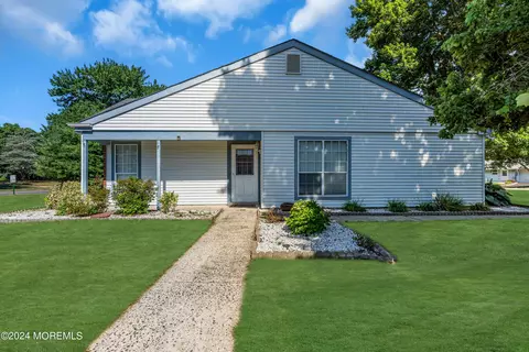 7 Buckingham Dr # B, Manchester, NJ 08759
