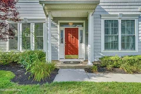 11 Skimmer Ln, Port Monmouth, NJ 07758