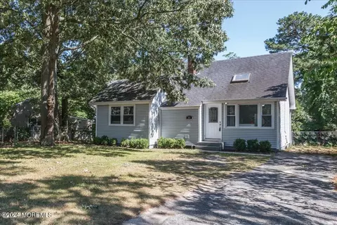 11 Berkeley Pl, Bayville, NJ 08721