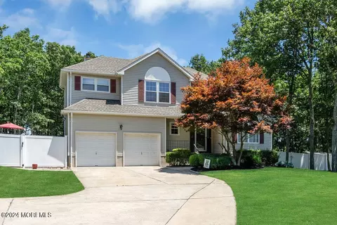 18 Harvard West Dr, Jackson, NJ 08527