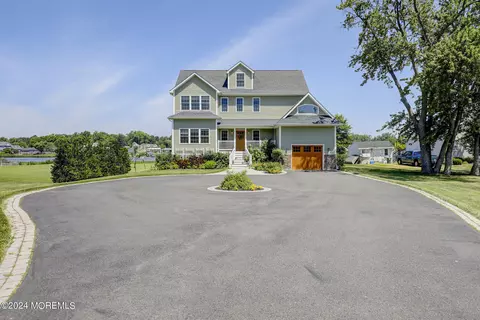 105 Horseneck Point Rd, Oceanport, NJ 07757