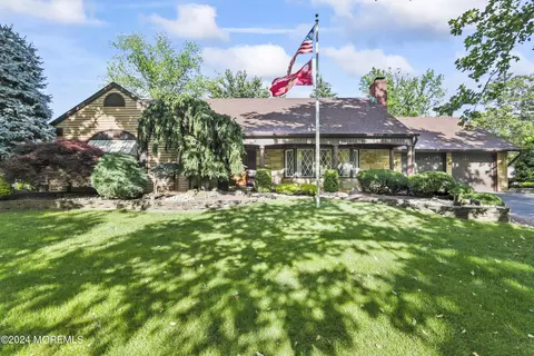 36 Avalon Ln, Aberdeen, NJ 07747