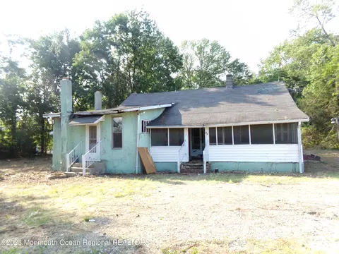 27 Cookstown New Egypt Rd, Wrightstown, NJ 08562