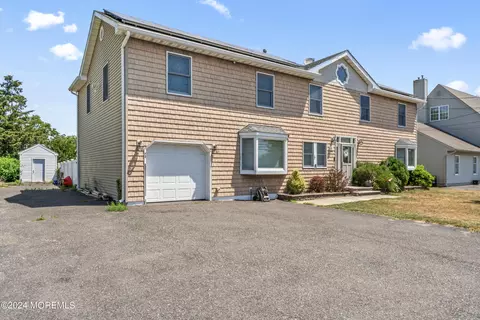 1130 Bay Ave, Toms River, NJ 08753