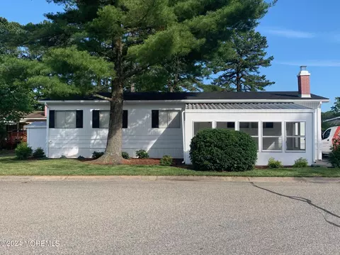 35 Panda Ln, Whiting, NJ 08759