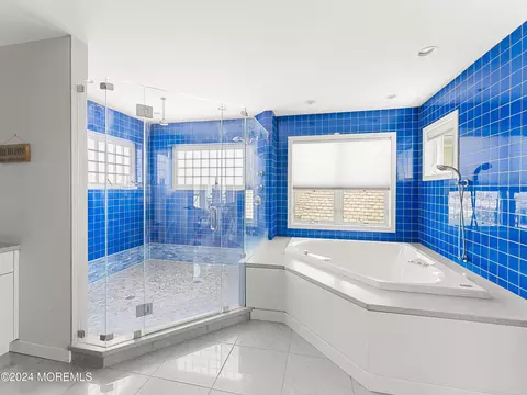 Bath - 1197 Capstan Dr, Forked River, NJ 08731 photo 4 of 5