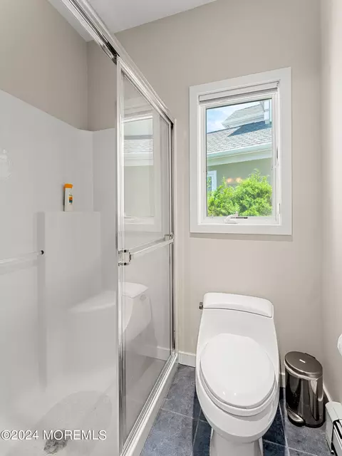 Bath - 1197 Capstan Dr, Forked River, NJ 08731 photo 2 of 5