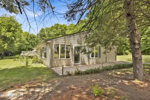 780 Cliffwood Ave, Cliffwood Beach, NJ 07735
