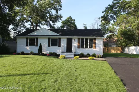 11 Admiral Ave, Manahawkin, NJ 08050