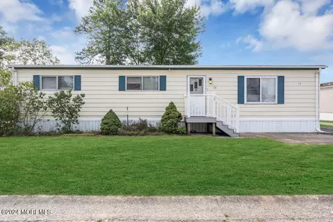 13 Beaver Ave, Whiting, NJ 08759