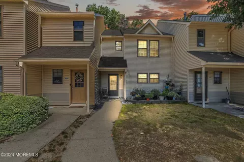 401 Wildflower Ct, Jackson, NJ 08527