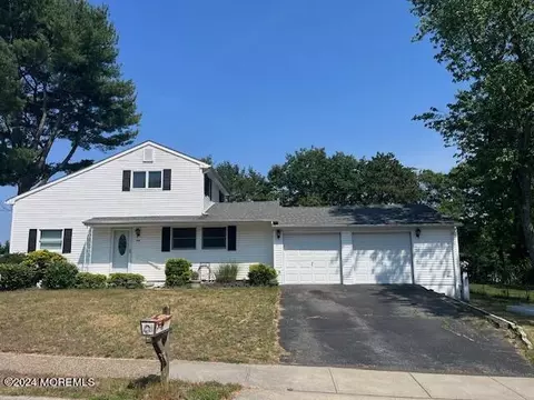 46 Burton Dr, Howell, NJ 07731