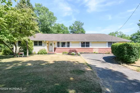 2 Morford Rd, Middletown, NJ 07748
