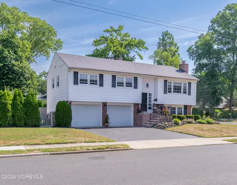 1601 S Wanamassa Dr, Ocean, NJ 07712
