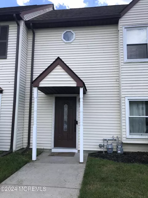14 Revere Ct, Jackson, NJ 08527