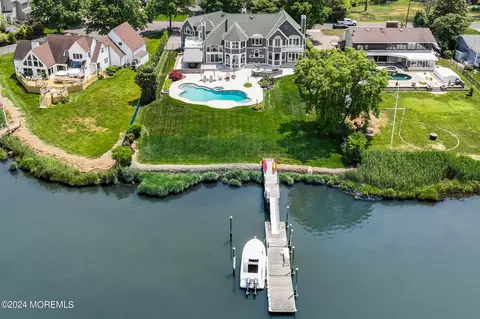 31 Mohawk Ave, Oceanport, NJ 07757