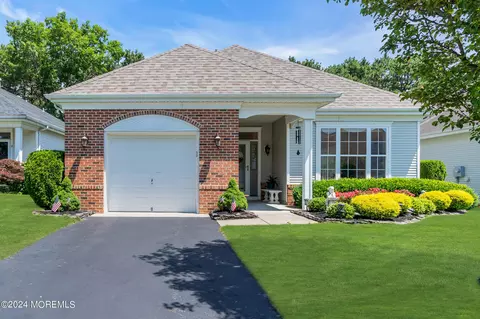 117 Golden Seasons Dr, Lakewood, NJ 08701