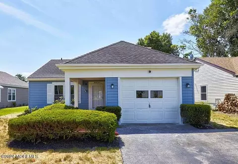 33 Sandhurst St, Manchester, NJ 08759