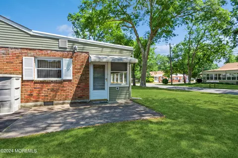 16 Cedar St #B, Toms River, NJ 08757