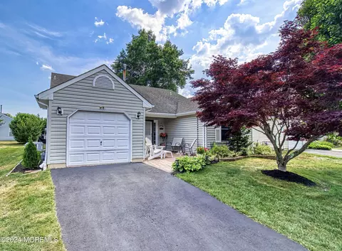 11 Sleepy Hollow Dr, Brick, NJ 08724