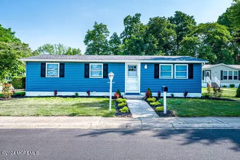 413 Harold Ct, Freehold, NJ 07728