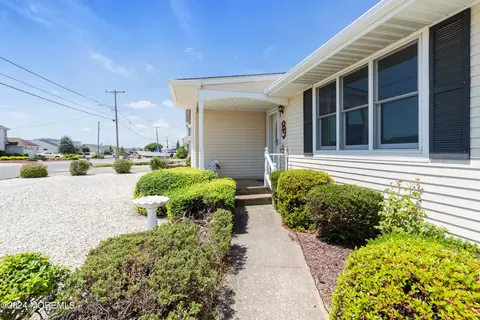810 Bowline Dr, Forked River, NJ 08731 photo 3