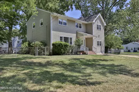 713 Carol Ave, Oakhurst, NJ 07755