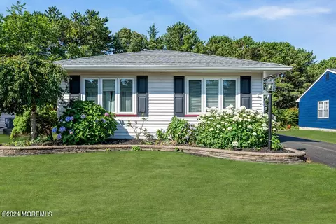 42 Jetty Ct, Brick, NJ 08723