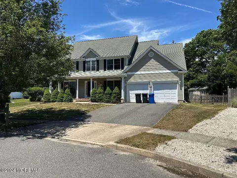 376 Chestnut Dr, Manahawkin, NJ 08050